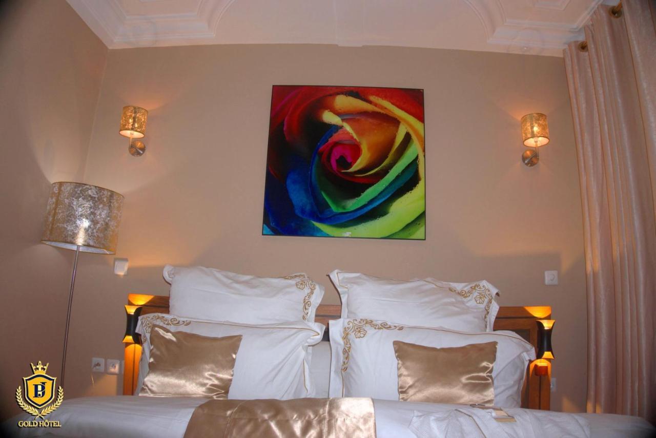 Gold Hotel Bafang Bagian luar foto