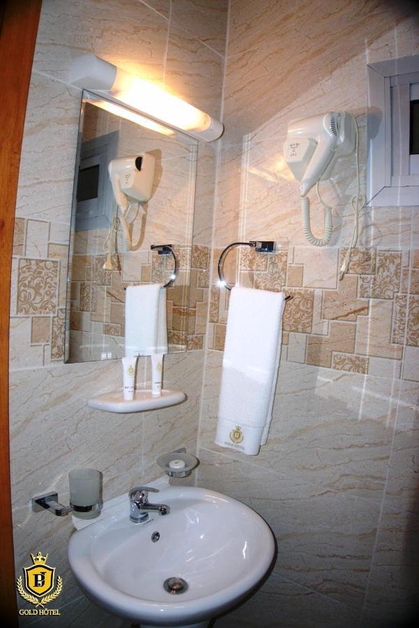 Gold Hotel Bafang Bagian luar foto