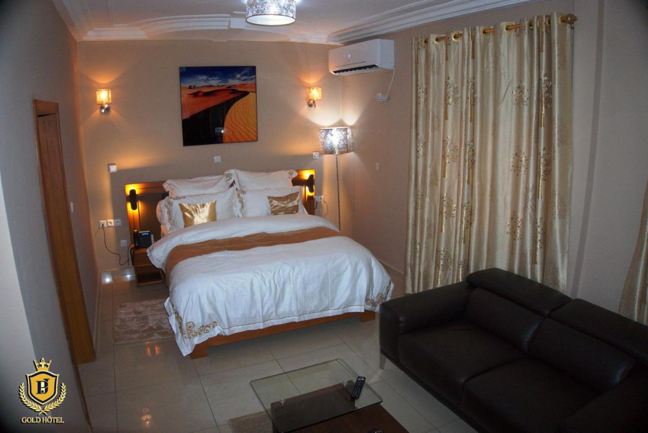 Gold Hotel Bafang Bagian luar foto