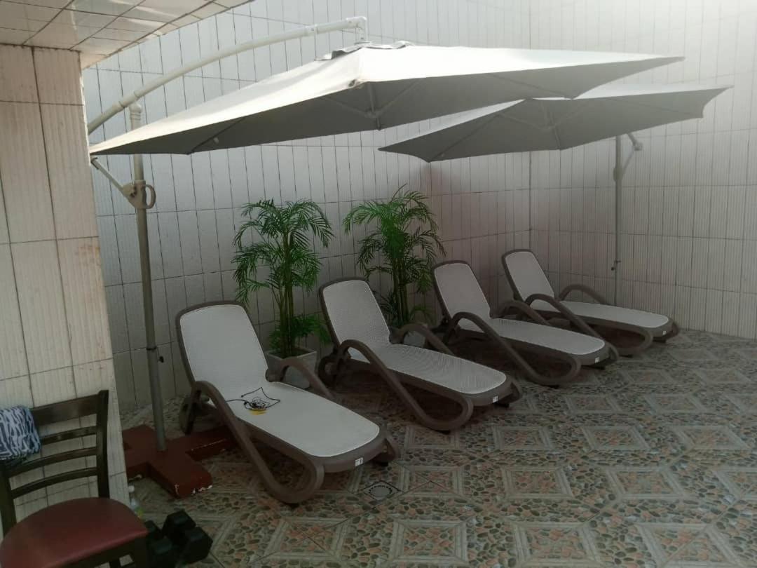 Gold Hotel Bafang Bagian luar foto